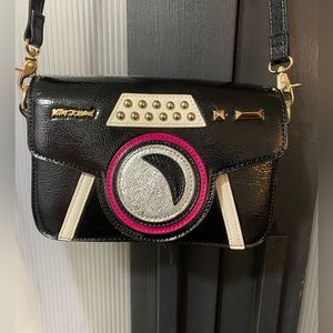 Betsy Johnson retro crossbody bag